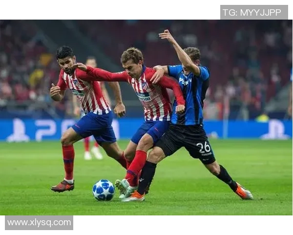 掌握足球技巧轻松停住高球的实用方法与训练技巧分享