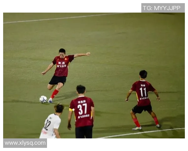 足球圣徒队奋勇争先力争佳绩展现团队精神与球迷热情 足球圣徒队奋勇争先力争佳绩展现团队精神与球迷热情