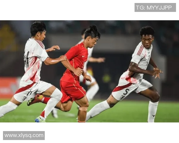 足球新星帅气登场引领新时代球场风潮与激情