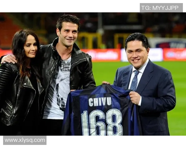 足球板鸭队勇夺冠军展现团队精神与拼搏精神的辉煌历程